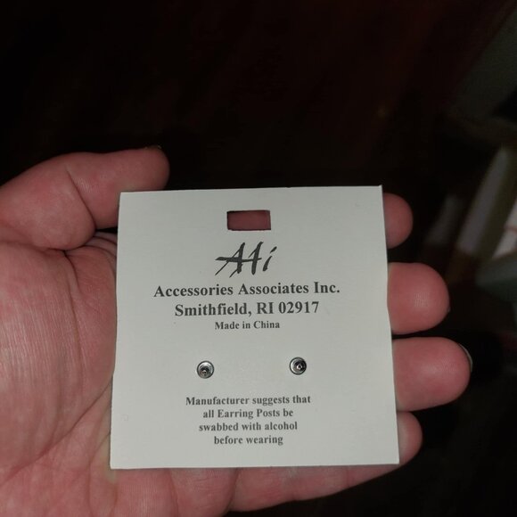 New York Yankees Classic Logo Surgical Steel Posts MLB Genuine Merchandise - Picture 3 of 3